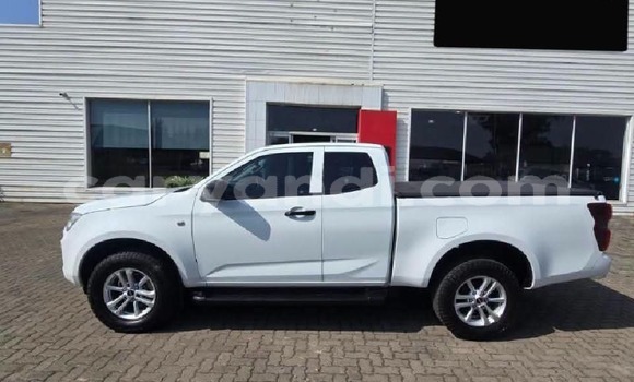 Buy Used Isuzu D–MAX White Car in Serenje in Central Buy Used Isuzu D–MAX White Car in Serenje in Central