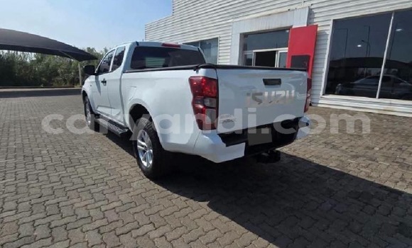 Buy Used Isuzu D–MAX White Car in Serenje in Central Buy Used Isuzu D–MAX White Car in Serenje in Central