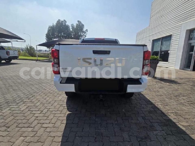 Big with watermark isuzu d max central serenje 34932