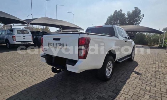 Buy Used Isuzu D–MAX White Car in Serenje in Central Buy Used Isuzu D–MAX White Car in Serenje in Central