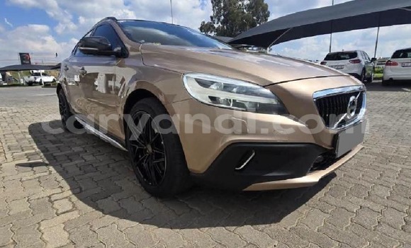 Buy Used Volvo V40 Brown Car in Petauke in Eastern