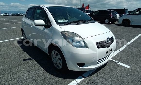 Nunua Imported Toyota Vitz Nyeupe Gari ndani ya Lusaka nchini Zambia