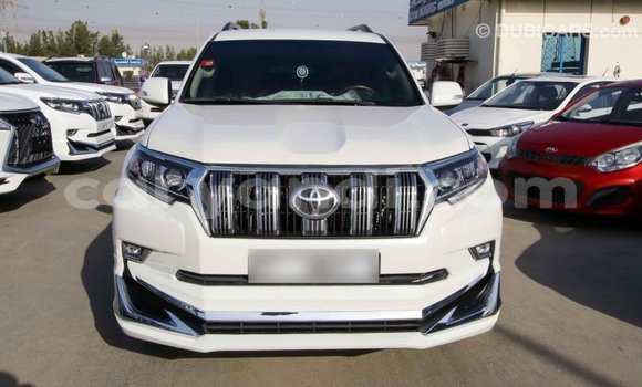 Acheter Import Voiture Toyota Prado Blanc à Import - Dubai, Zambie Acheter Import Voiture Toyota Prado Blanc à Import - Dubai, Zambie
