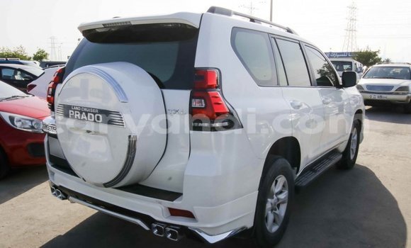 Acheter Import Voiture Toyota Prado Blanc à Import - Dubai, Zambie Acheter Import Voiture Toyota Prado Blanc à Import - Dubai, Zambie
