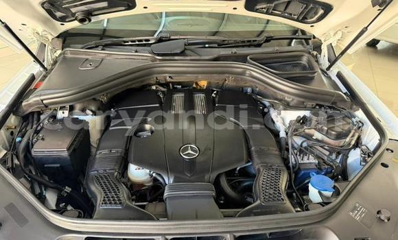 Buy Used Mercedes‒Benz ML–Class White Car in Chililabombwe in Copperbelt Buy Used Mercedes‒Benz ML–Class White Car in Chililabombwe in Copperbelt