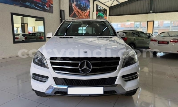 Buy Used Mercedes‒Benz ML–Class White Car in Chililabombwe in Copperbelt Buy Used Mercedes‒Benz ML–Class White Car in Chililabombwe in Copperbelt