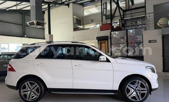 Buy Used Mercedes‒Benz ML–Class White Car in Chililabombwe in Copperbelt Buy Used Mercedes‒Benz ML–Class White Car in Chililabombwe in Copperbelt