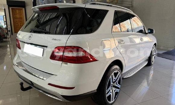 Buy Used Mercedes‒Benz ML–Class White Car in Chililabombwe in Copperbelt Buy Used Mercedes‒Benz ML–Class White Car in Chililabombwe in Copperbelt