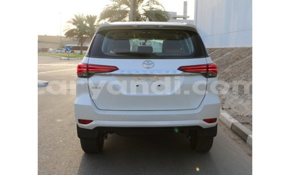 Acheter Import Voiture Toyota Fortuner Noir à Import - Dubai, Zambie Acheter Import Voiture Toyota Fortuner Noir à Import - Dubai, Zambie