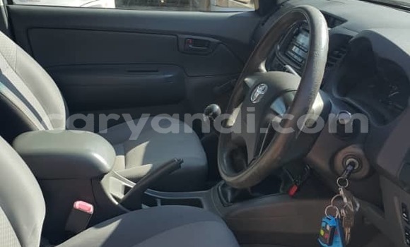 Acheter Occasion Voiture Toyota Hilux Blanc à Lusaka, Zambie Acheter Occasion Voiture Toyota Hilux Blanc à Lusaka, Zambie