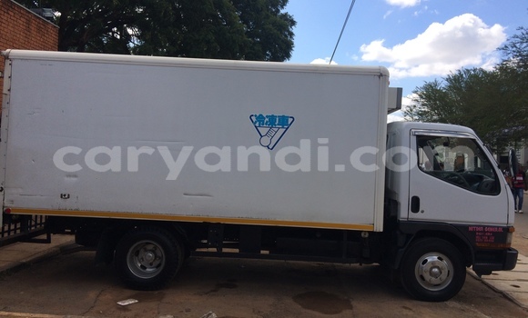 Acheter Occasion Utilitaire Mitsubishi Canter Blanc à Lusaka, Zambie Acheter Occasion Utilitaire Mitsubishi Canter Blanc à Lusaka, Zambie