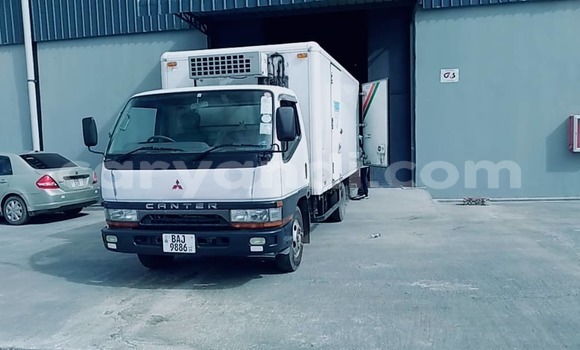 Acheter Occasion Utilitaire Mitsubishi Canter Blanc à Lusaka, Zambie Acheter Occasion Utilitaire Mitsubishi Canter Blanc à Lusaka, Zambie