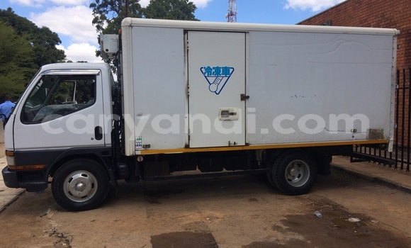 Acheter Occasion Utilitaire Mitsubishi Canter Blanc à Lusaka, Zambie Acheter Occasion Utilitaire Mitsubishi Canter Blanc à Lusaka, Zambie