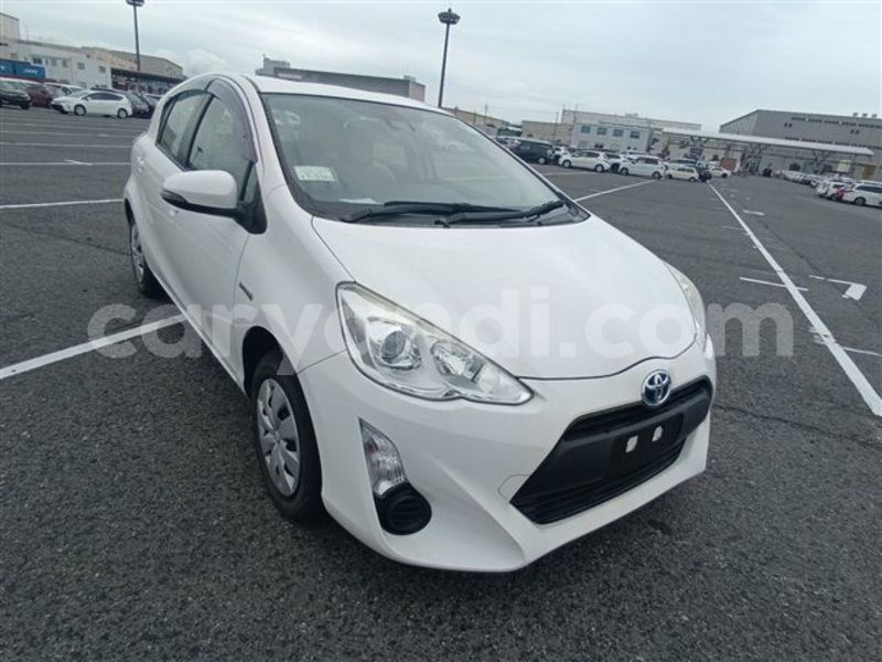 Big with watermark toyota aqua zambia lusaka 36435