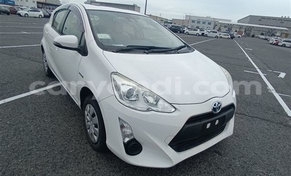 Acheter Import Voiture Toyota Aqua Blanc à Lusaka, Zambie Acheter Import Voiture Toyota Aqua Blanc à Lusaka, Zambie