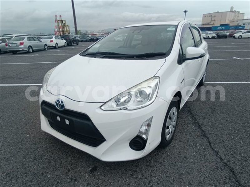 Big with watermark toyota aqua zambia lusaka 36435