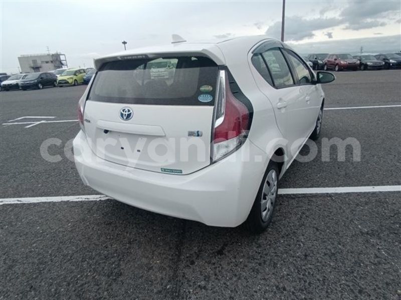 Big with watermark toyota aqua zambia lusaka 36435