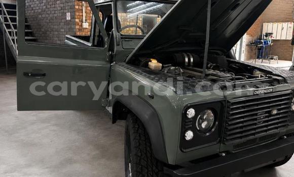 Buy Used Land Rover Defender Green Car in Chipata in Zambia