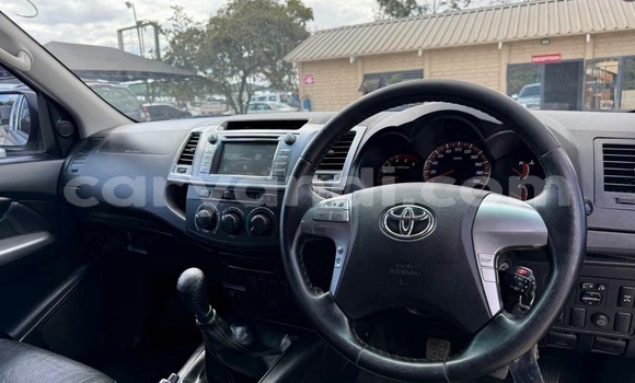 Buy Used Toyota Hilux Silver Car in Chambishi in Copperbelt Buy Used Toyota Hilux Silver Car in Chambishi in Copperbelt