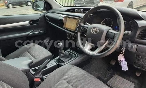 Buy Used Toyota Hilux White Car in Chilanga in Lusaka Buy Used Toyota Hilux White Car in Chilanga in Lusaka