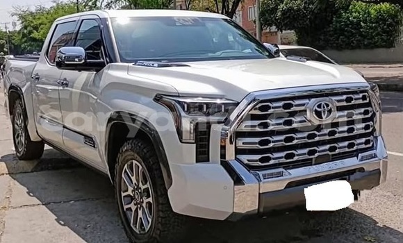 Buy Used Toyota Tundra White Car in Lusaka in Zambia