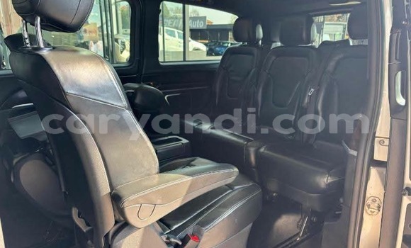Buy Used Mercedes‒Benz V-klasse Silver Car in Siavonga in Southern Buy Used Mercedes‒Benz V-klasse Silver Car in Siavonga in Southern