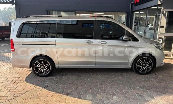 Buy Used Mercedes‒Benz V-klasse Silver Car in Siavonga in Southern Buy Used Mercedes‒Benz V-klasse Silver Car in Siavonga in Southern