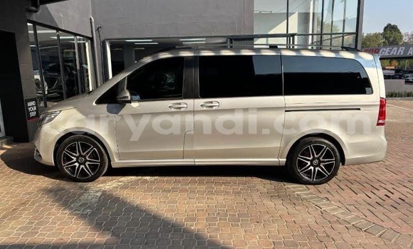 Buy Used Mercedes‒Benz V-klasse Silver Car in Siavonga in Southern Buy Used Mercedes‒Benz V-klasse Silver Car in Siavonga in Southern