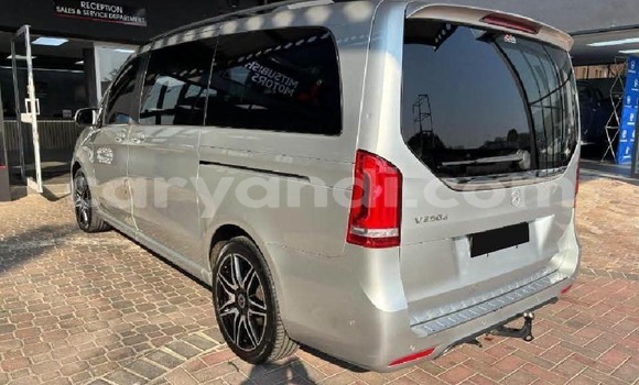 Buy Used Mercedes‒Benz V-klasse Silver Car in Siavonga in Southern Buy Used Mercedes‒Benz V-klasse Silver Car in Siavonga in Southern