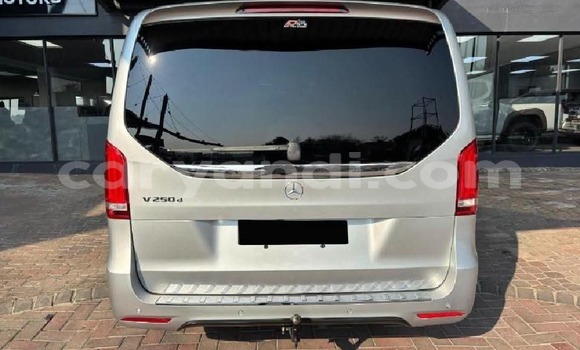 Buy Used Mercedes‒Benz V-klasse Silver Car in Siavonga in Southern Buy Used Mercedes‒Benz V-klasse Silver Car in Siavonga in Southern