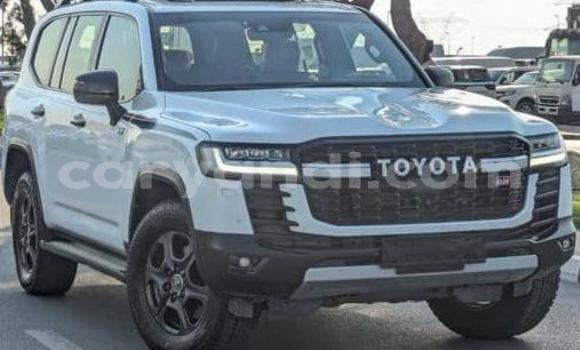 Buy Used Toyota Land Cruiser White Car in Lusaka in Zambia