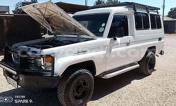 Buy Used Toyota Land Cruiser White Car in Lusaka in Zambia Buy Used Toyota Land Cruiser White Car in Lusaka in Zambia
