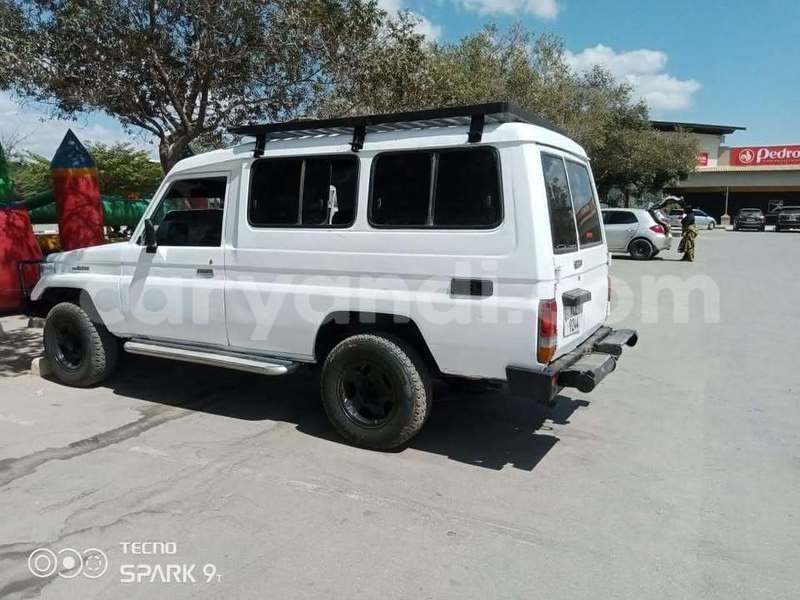 Big with watermark toyota land cruiser zambia lusaka 37874