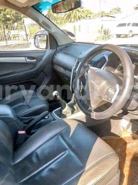 Big with watermark isuzu d max zambia lusaka 37885