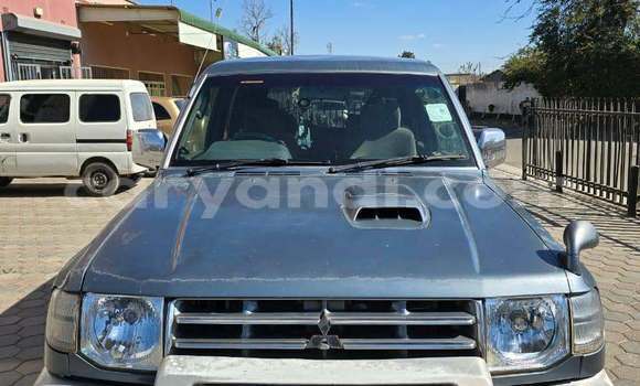 Buy Used Mitsubishi Pajero Blue Car in Lusaka in Zambia