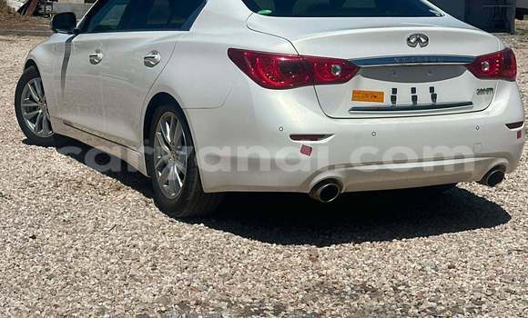 Buy Used Infiniti FX–Series White Car in Lusaka in Zambia