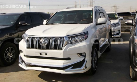 Acheter Import Voiture Toyota Prado Blanc à Import - Dubai, Zambie Acheter Import Voiture Toyota Prado Blanc à Import - Dubai, Zambie