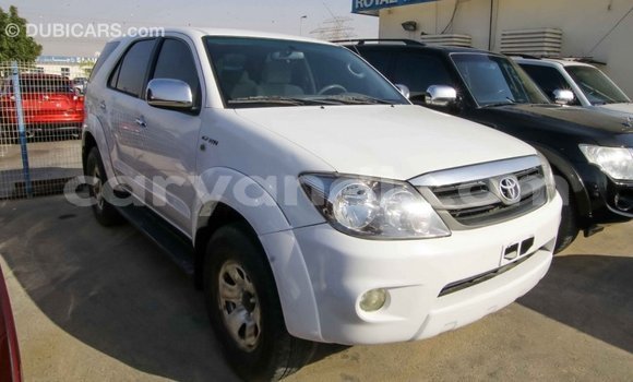 Nunua Imported Toyota Fortuner Nyeupe Gari ndani ya Import - Dubai nchini Zambia Nunua Imported Toyota Fortuner Nyeupe Gari ndani ya Import - Dubai nchini Zambia