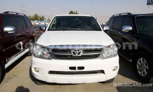 Nunua Imported Toyota Fortuner Nyeupe Gari ndani ya Import - Dubai nchini Zambia Nunua Imported Toyota Fortuner Nyeupe Gari ndani ya Import - Dubai nchini Zambia