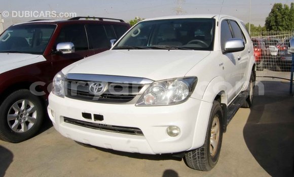 Nunua Imported Toyota Fortuner Nyeupe Gari ndani ya Import - Dubai nchini Zambia Nunua Imported Toyota Fortuner Nyeupe Gari ndani ya Import - Dubai nchini Zambia