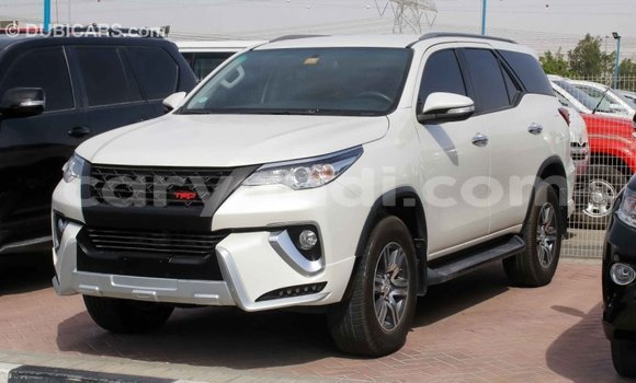 Acheter Import Voiture Toyota Fortuner Blanc à Import - Dubai, Zambie Acheter Import Voiture Toyota Fortuner Blanc à Import - Dubai, Zambie