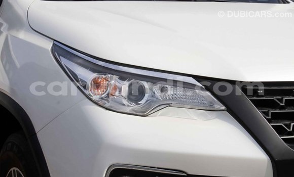 Acheter Import Voiture Toyota Fortuner Blanc à Import - Dubai, Zambie Acheter Import Voiture Toyota Fortuner Blanc à Import - Dubai, Zambie