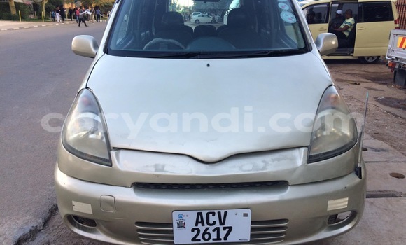 Acheter Occasion Voiture Toyota FunCargo Autre à Lusaka, Zambie Acheter Occasion Voiture Toyota FunCargo Autre à Lusaka, Zambie
