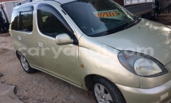 Acheter Occasion Voiture Toyota FunCargo Autre à Lusaka, Zambie Acheter Occasion Voiture Toyota FunCargo Autre à Lusaka, Zambie