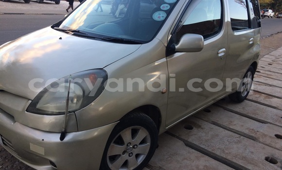 Acheter Occasion Voiture Toyota FunCargo Autre à Lusaka, Zambie Acheter Occasion Voiture Toyota FunCargo Autre à Lusaka, Zambie