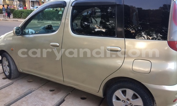 Acheter Occasion Voiture Toyota FunCargo Autre à Lusaka, Zambie Acheter Occasion Voiture Toyota FunCargo Autre à Lusaka, Zambie
