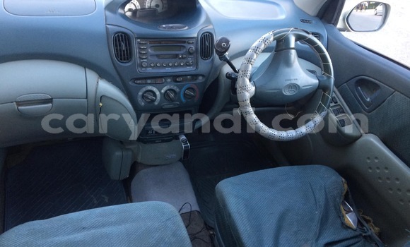 Acheter Occasion Voiture Toyota FunCargo Autre à Lusaka, Zambie Acheter Occasion Voiture Toyota FunCargo Autre à Lusaka, Zambie