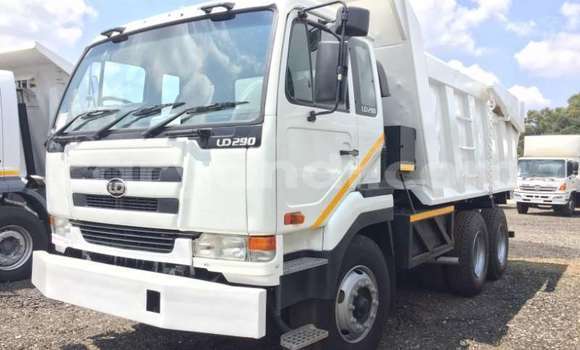 Nunua Ilio tumika Nissan UD Nyeupe Lori ndani ya Chingola nchini Zambia Nunua Ilio tumika Nissan UD Nyeupe Lori ndani ya Chingola nchini Zambia