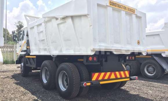 Nunua Ilio tumika Nissan UD Nyeupe Lori ndani ya Chingola nchini Zambia Nunua Ilio tumika Nissan UD Nyeupe Lori ndani ya Chingola nchini Zambia