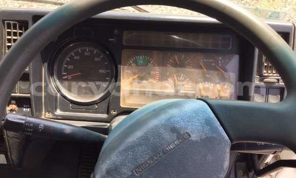 Nunua Ilio tumika Nissan UD Nyeupe Lori ndani ya Chingola nchini Zambia Nunua Ilio tumika Nissan UD Nyeupe Lori ndani ya Chingola nchini Zambia